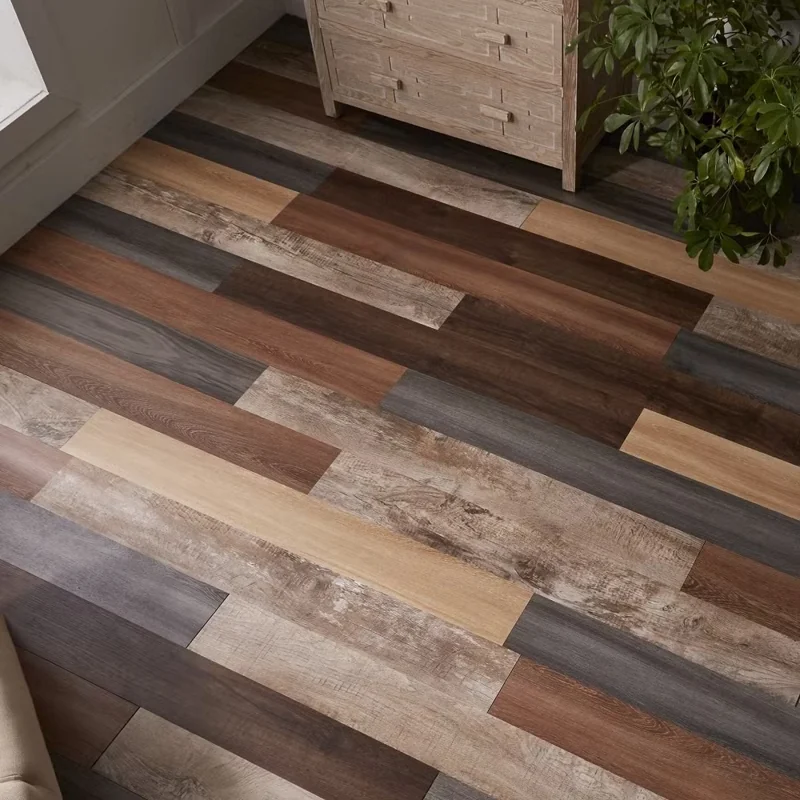 Multi-tone vinyl planks in staggered wood pattern